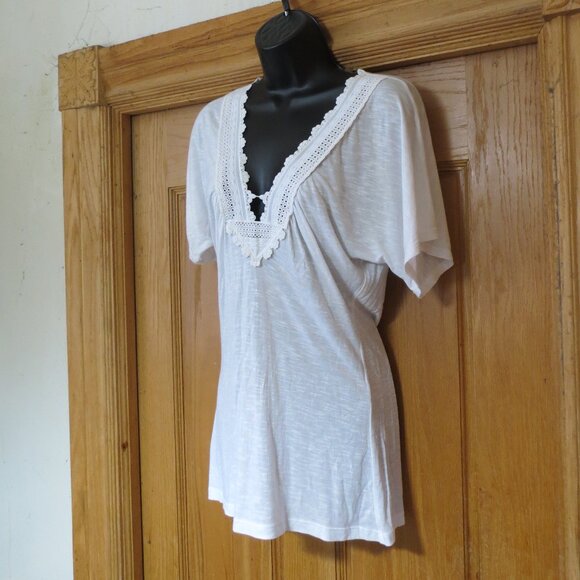 White light weight blouse by Full Tilt - Picture 3 of 9